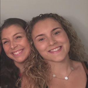 Meet your Posher, Caroline